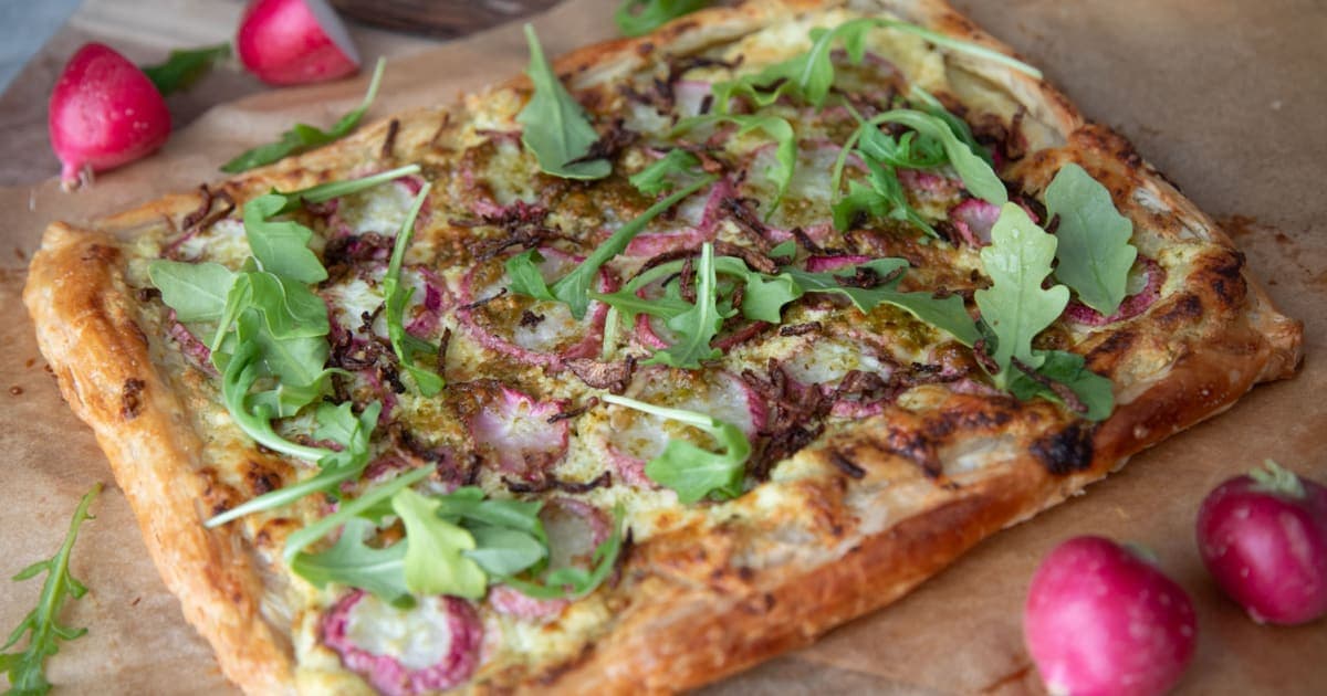 Tartines Ricotta, Œufs Brouillés & Radis : Une Recette Printanière Fraîche et Saine